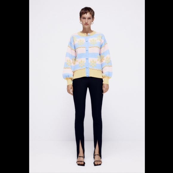 Zara Sweaters - BNWT! Zara floral Jaquard Cardigan